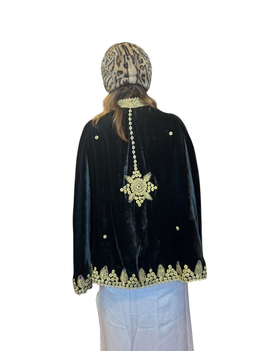 Erin, 30s leopard print hat with large leather button