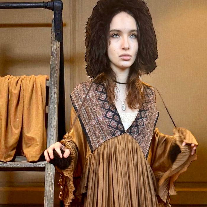 Lisa, 70s sheepskin black Pom Pom hat