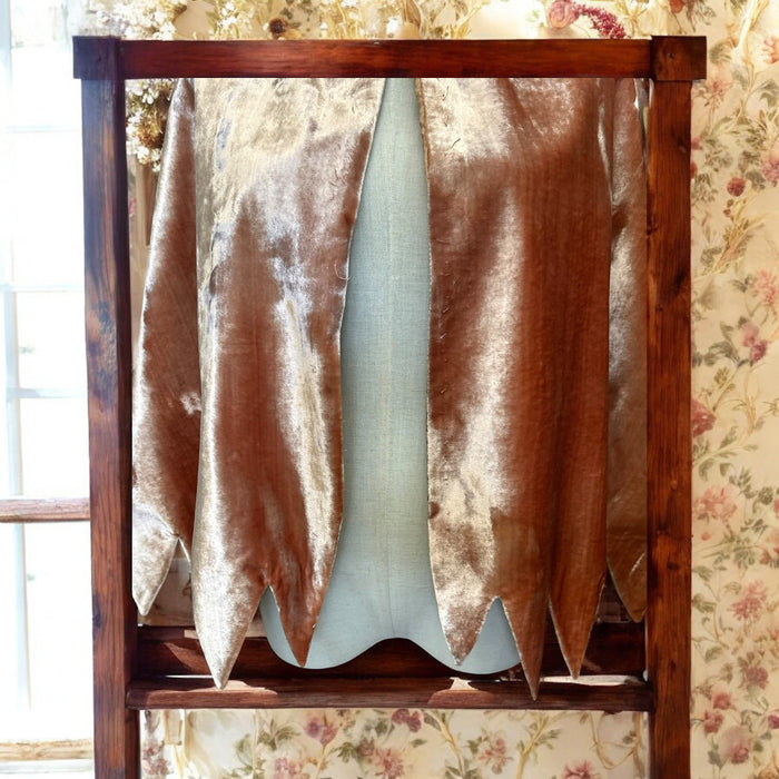 Betty, 20s light peach velour scalloped cape