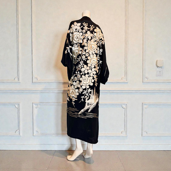 Pauline, 40s Oriental black and white embroidered embroidered kimono