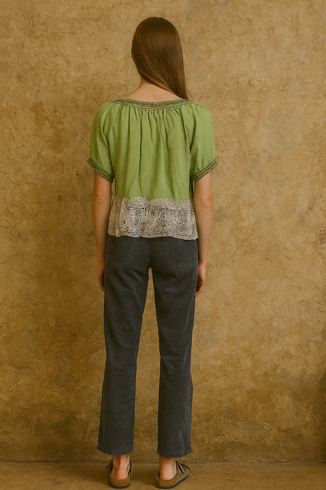 Joelle, 40s embroidered green and lace top