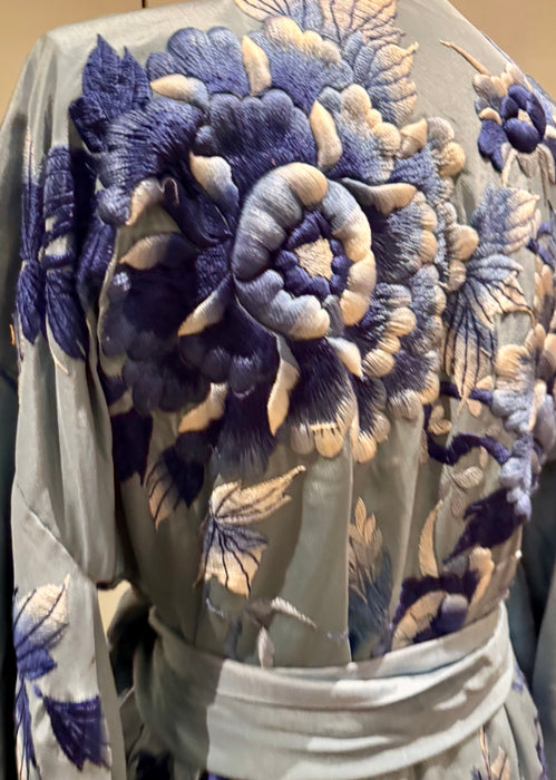 Didi, 40s blue embroidered Japanese kimono