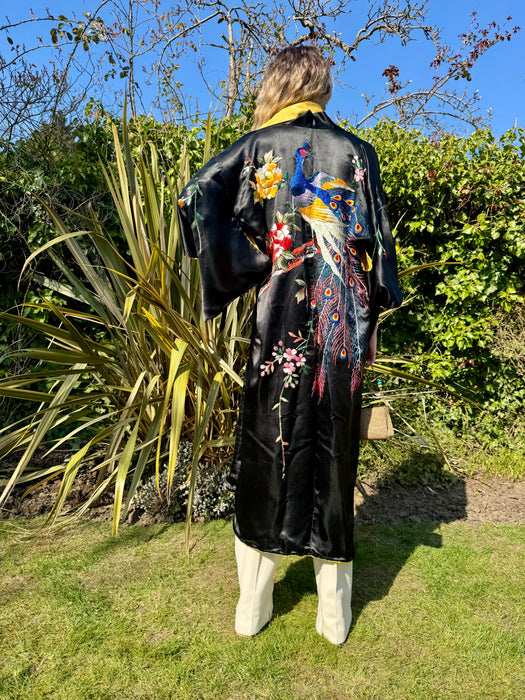 Dhalia, 40s Chinese embroidered silk kimono