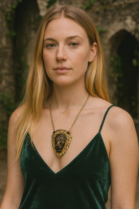 Maine, 70s two tone metal lion necklace