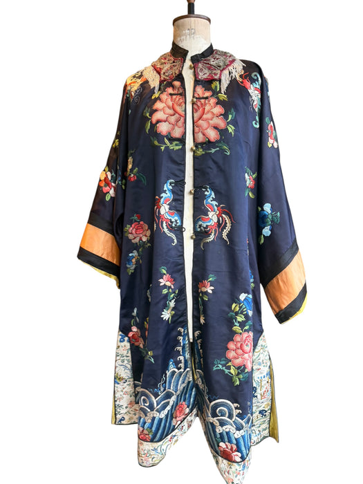 Shannon, 19thC Chinese silk embroidered kimono robe