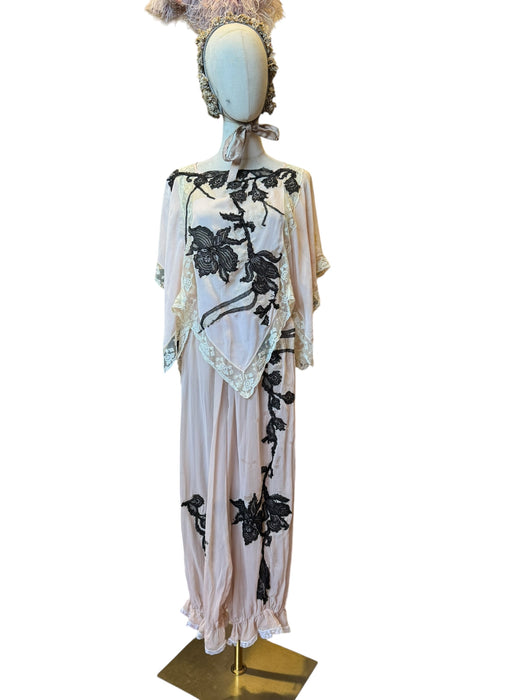 Shona, 30s silk and lace lounge set