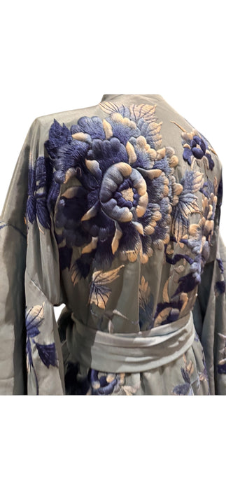 Didi, 40s blue embroidered Japanese kimono