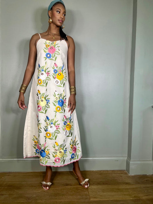 Omnia, 70s floral embroidered dress