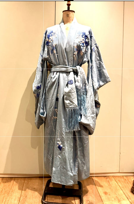 Didi, 40s blue embroidered Japanese kimono