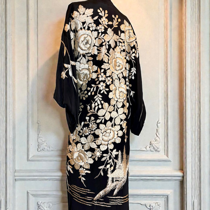 Pauline, 40s Oriental black and white embroidered embroidered kimono