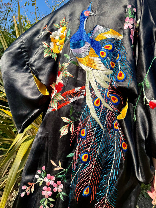 Dhalia, 40s Chinese embroidered silk kimono