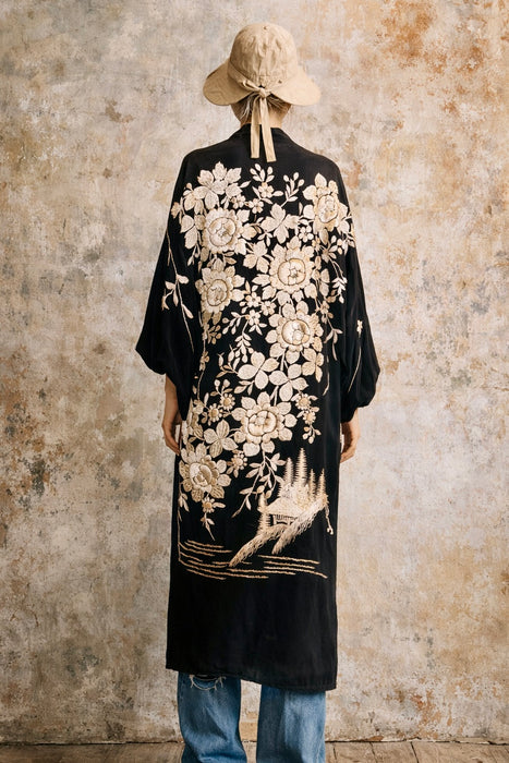 Pauline, 40s Oriental black and white embroidered embroidered kimono