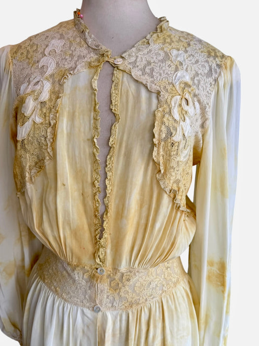 Barley, hand dyed 30s silk and lace robe