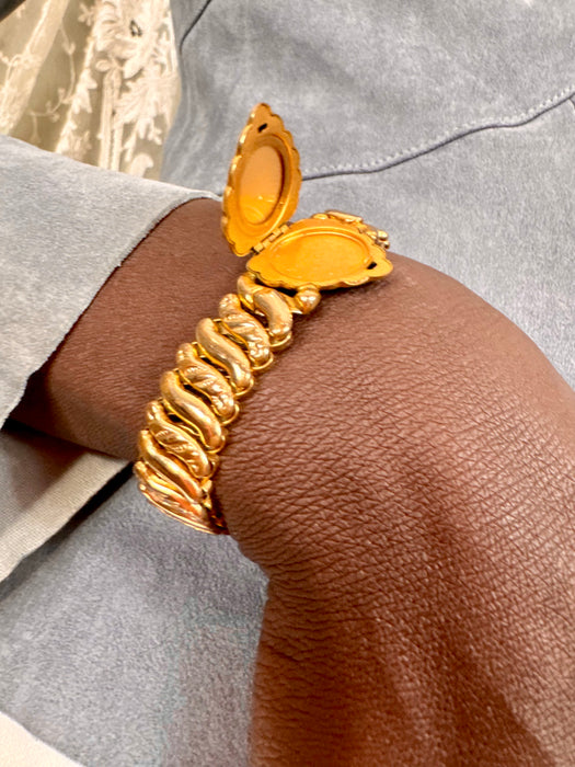 Sweetheart, WWII gold locket elasticated bracelet