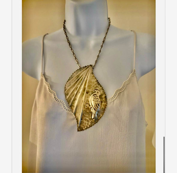 Jasmir, vintage silver metal pendant necklace on vintage chain