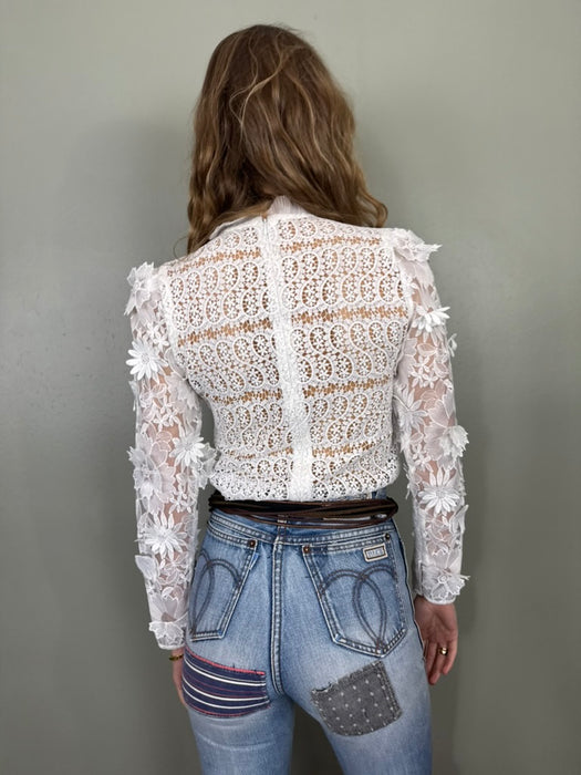 Siera, 70s white floral lace blouse