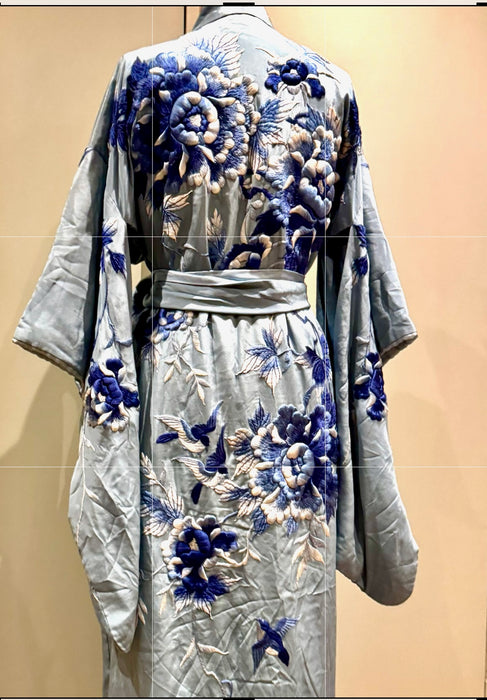 Didi, 40s blue embroidered Japanese kimono