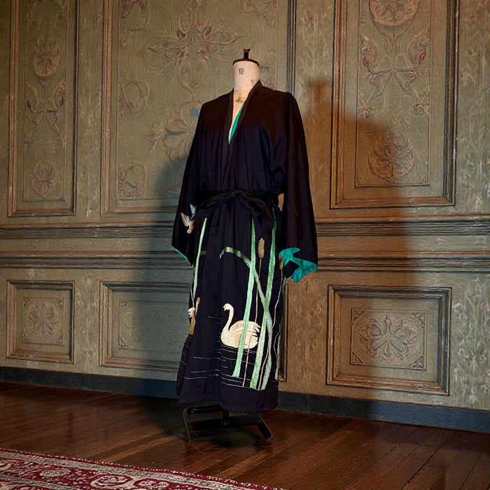 Plume, 40s silk embroidered Japanese Kimono