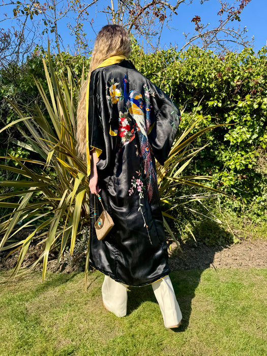 Dhalia, 40s Chinese embroidered silk kimono