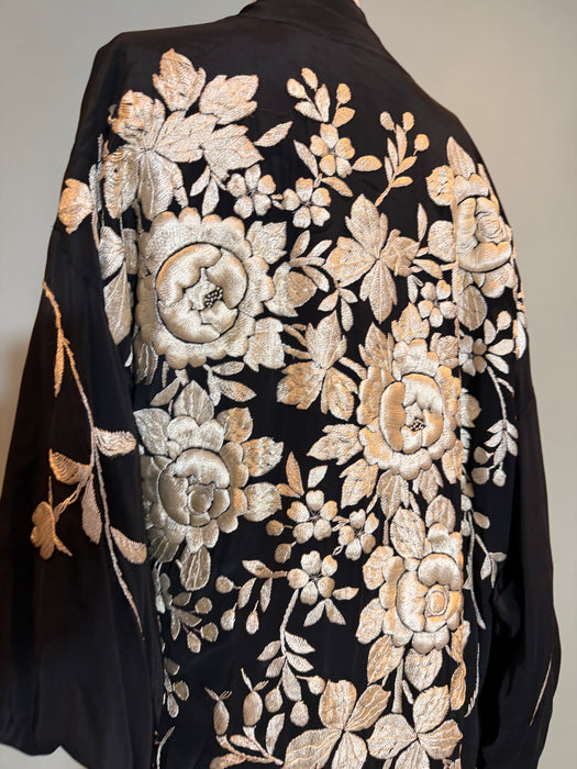 Pauline, 40s Oriental black and white embroidered embroidered kimono