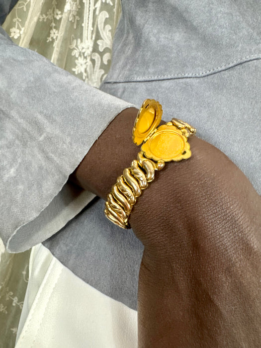 Sweetheart, WWII gold locket elasticated bracelet
