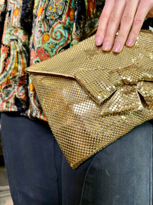 Manus, 70s chainmail gold clutch
