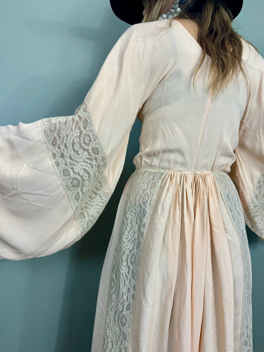 Astuce, 40s silk and lace angel sleeve robe