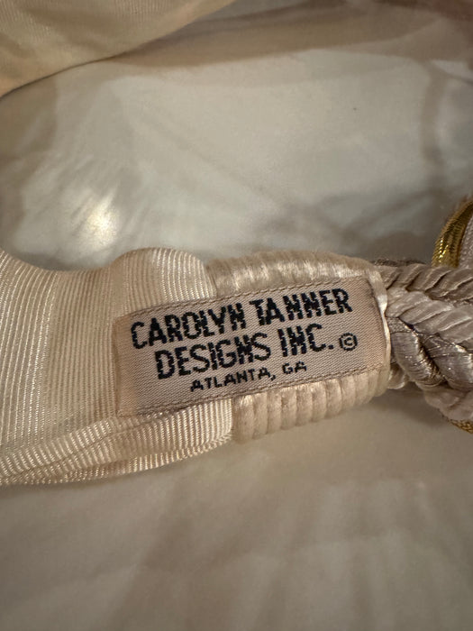 Carolyn Tanner, adjustable white and silver shells belt