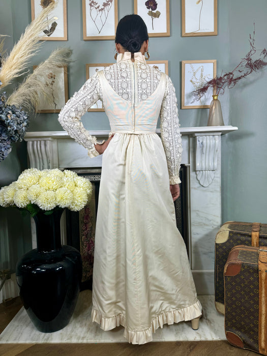 Belle, 60s white embroidered dress set