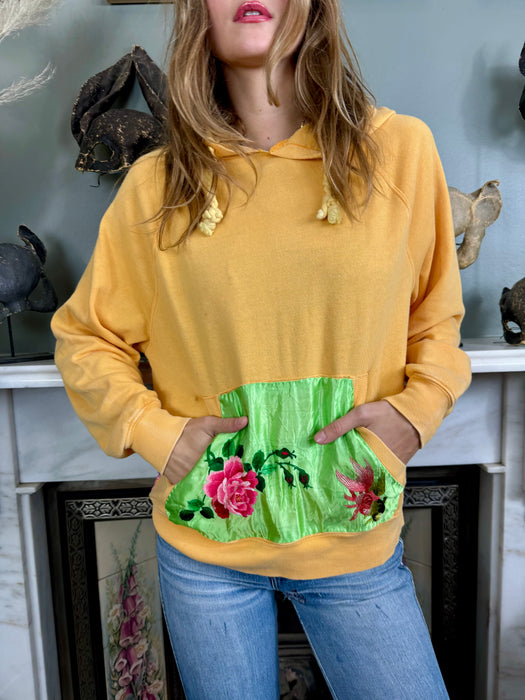 Bonnie, vintage sweatshirt with 30s appliqué back