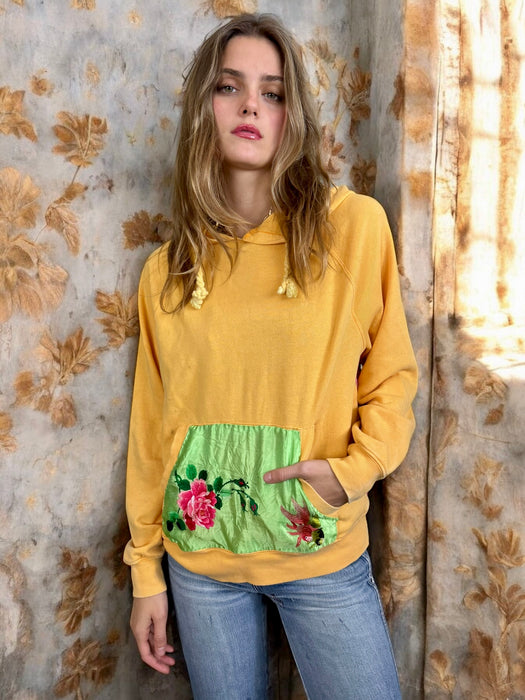 Bonnie, vintage sweatshirt with 30s appliqué back