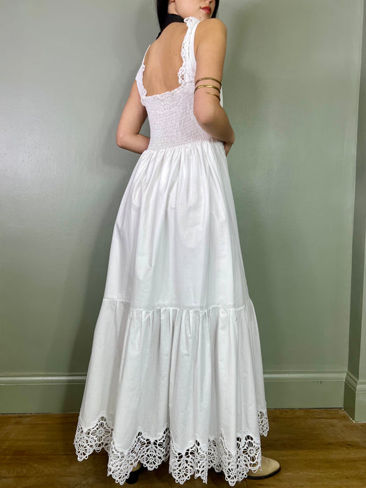 Dhalia, vintage white