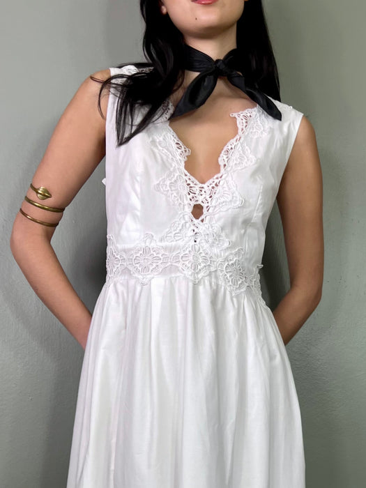 Dhalia, vintage white