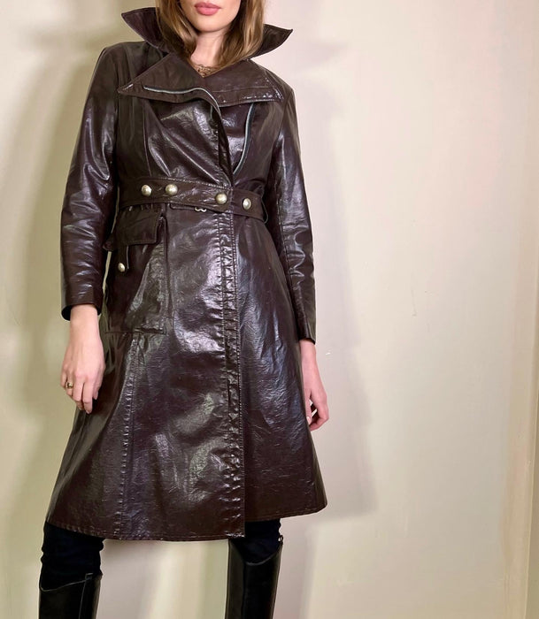 Jo, 60s brown faux leather trench coat