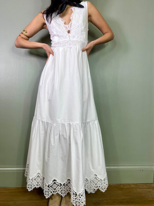 Dhalia, vintage white