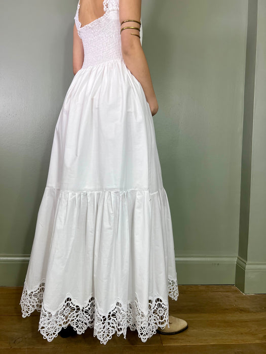 Dhalia, vintage white