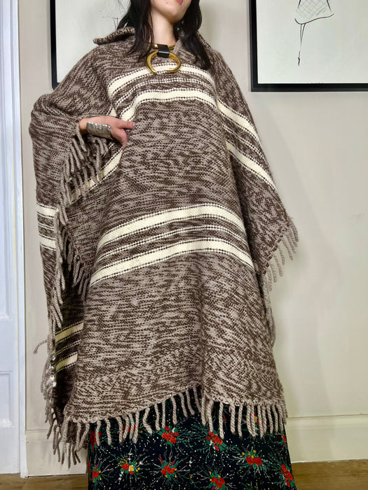 Toni, 70s long knit poncho
