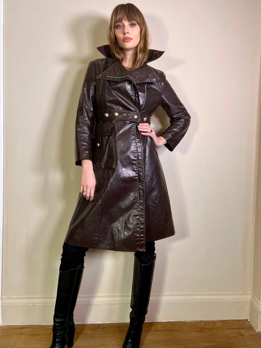Jo, 60s brown faux leather trench coat