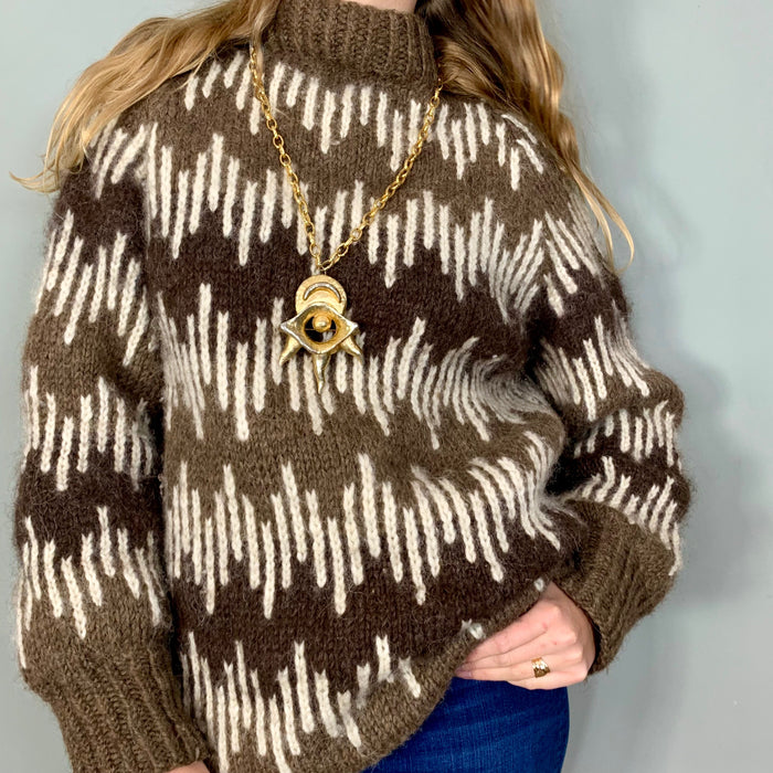 Dana, graphic brown knit